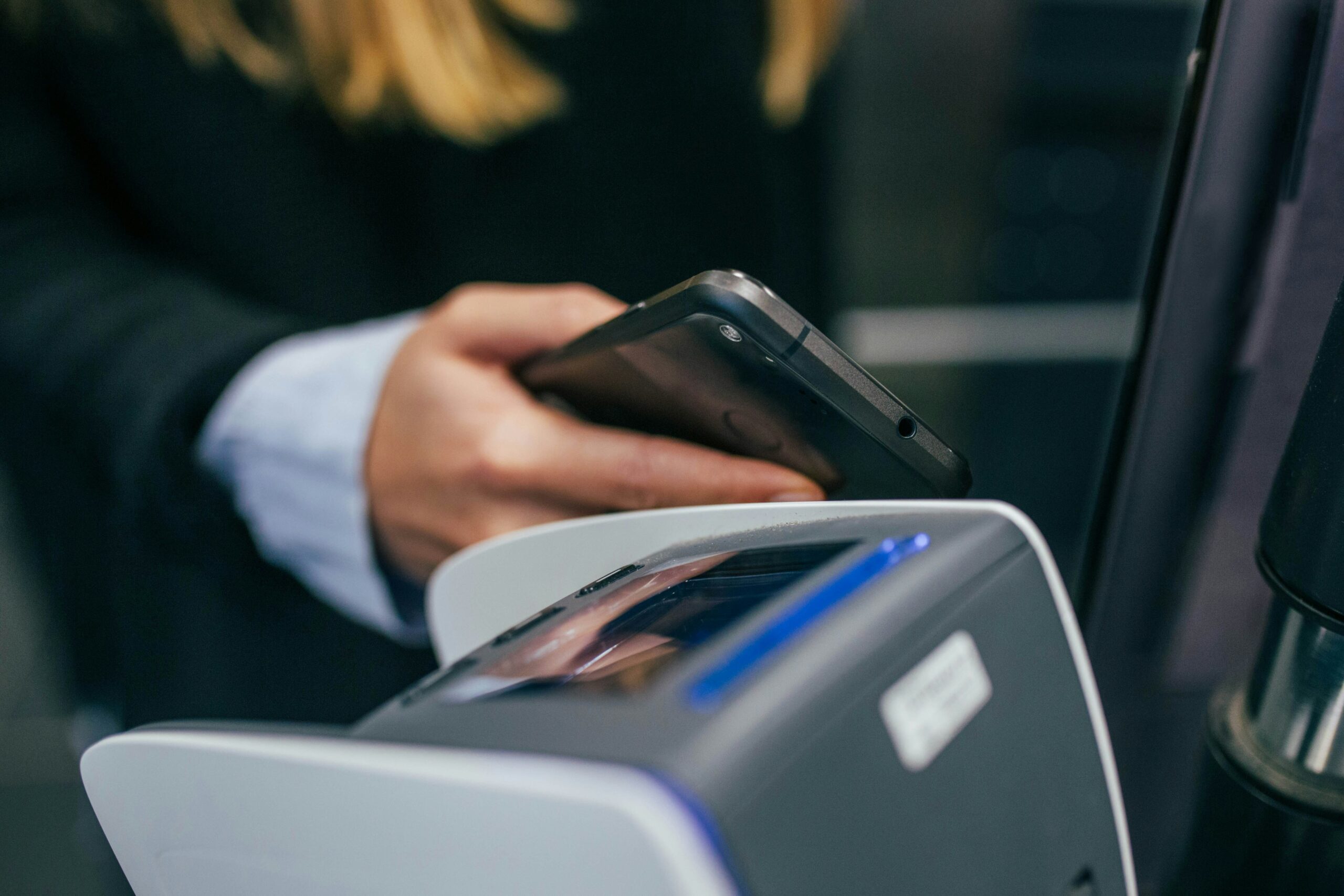 découvrez comment accéder à une carrière bien rémunérée avec nos astuces et conseils pour réussir dans le monde professionnel.